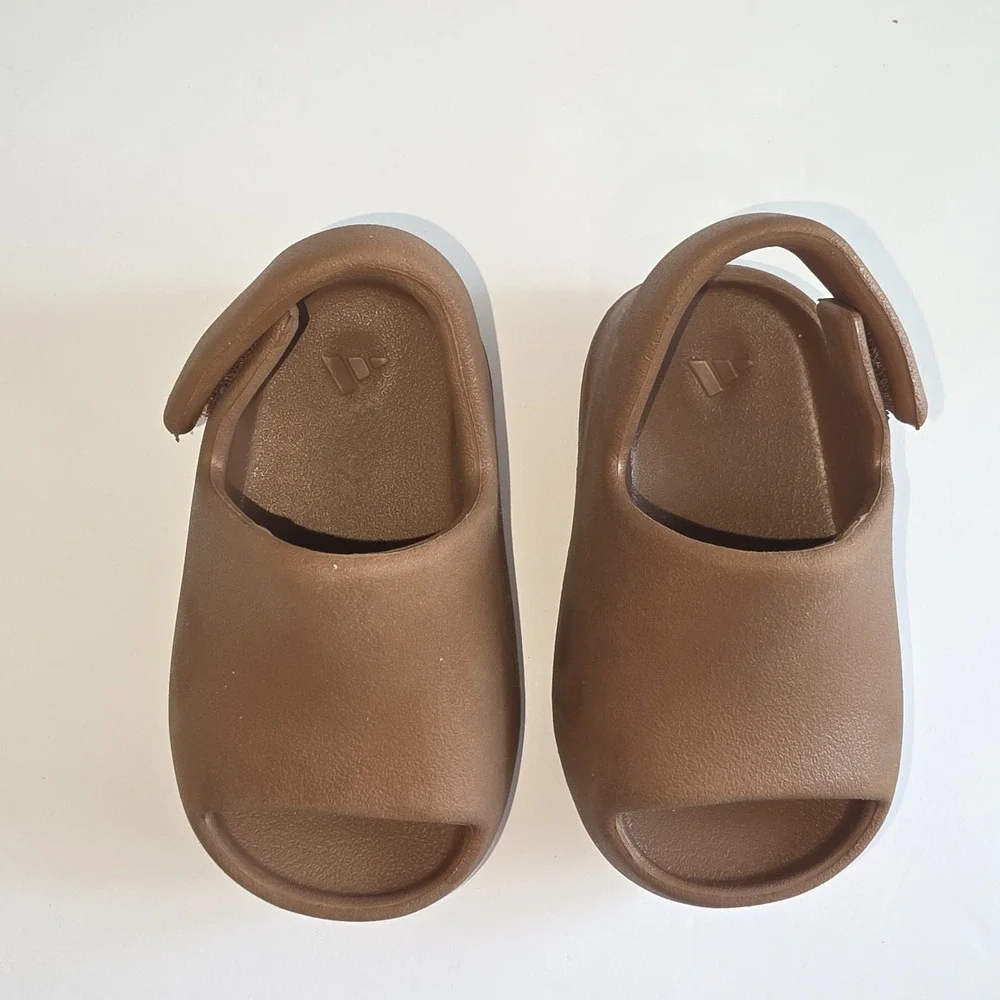 Authentic Adidas Yeezy Slide Bone Brown FZ5899 Infant Size 5K US BABY YZY